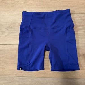 NWOT Oiselle Mid Length Pocket Jogger Short size 6